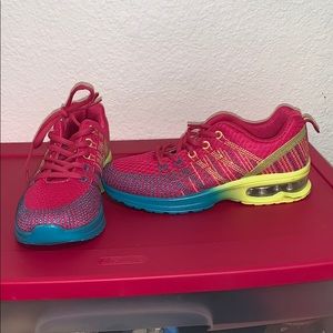 Tennis shoes